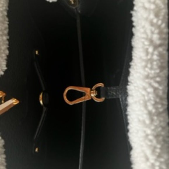 Capucines MM handbag - Louis Vuitton - Picture 4 of 11